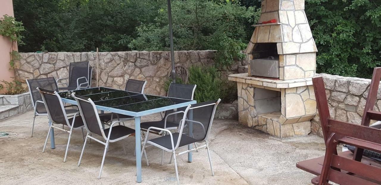 Villa Masha 오미살즈 외부 사진