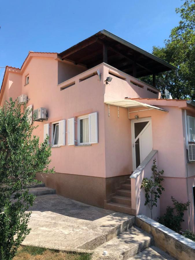 Villa Masha 오미살즈 외부 사진